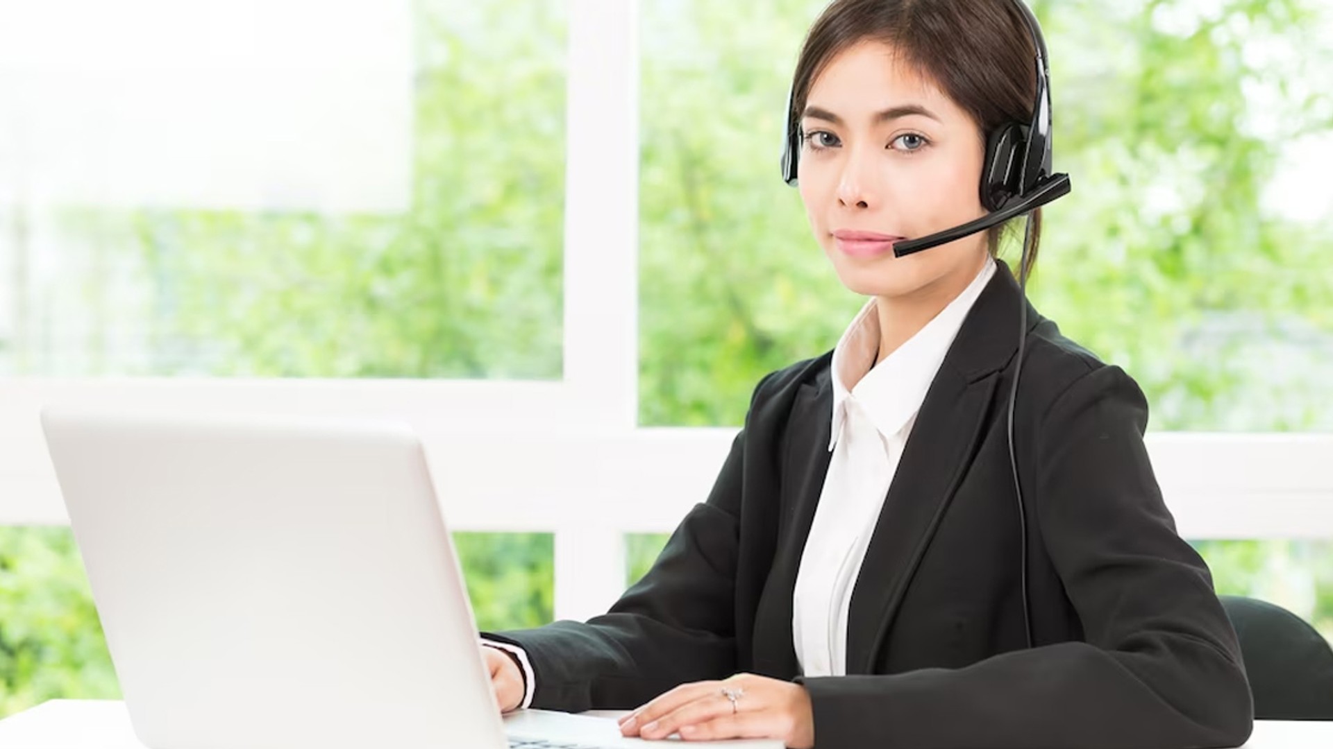 Đội ngũ hỗ trợ khách hàng kuwin sẵn sàng phục vụ 24/7